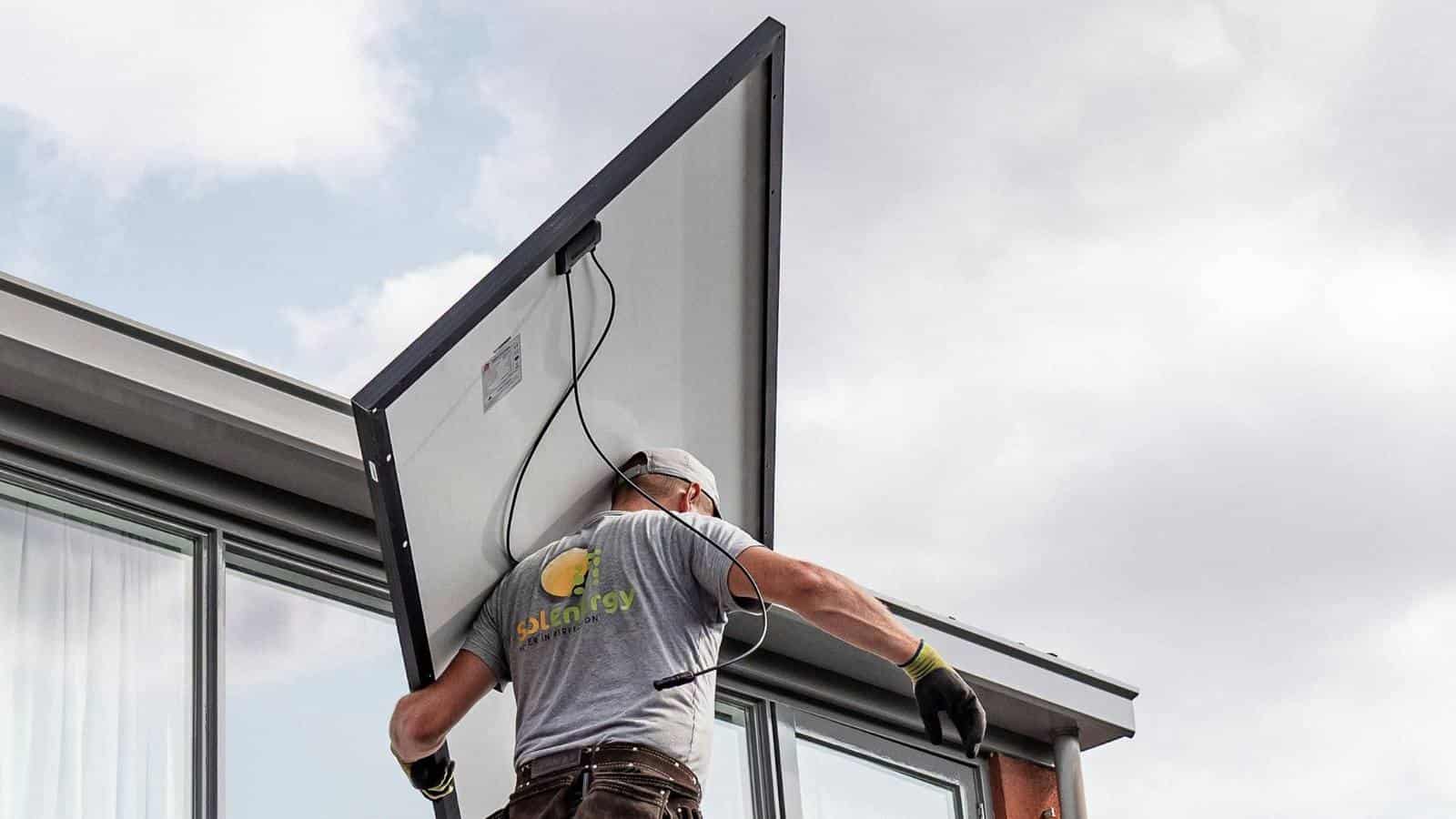 Instalación de placas solares en una vivienda de Madrid